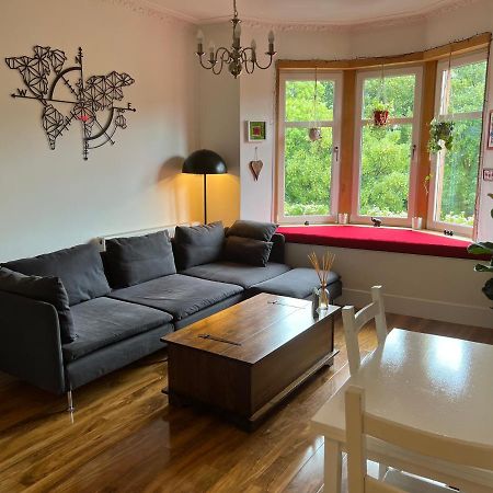 1 Bedroom Flat In Tolcross, Glasgow Top Floor. Extérieur photo