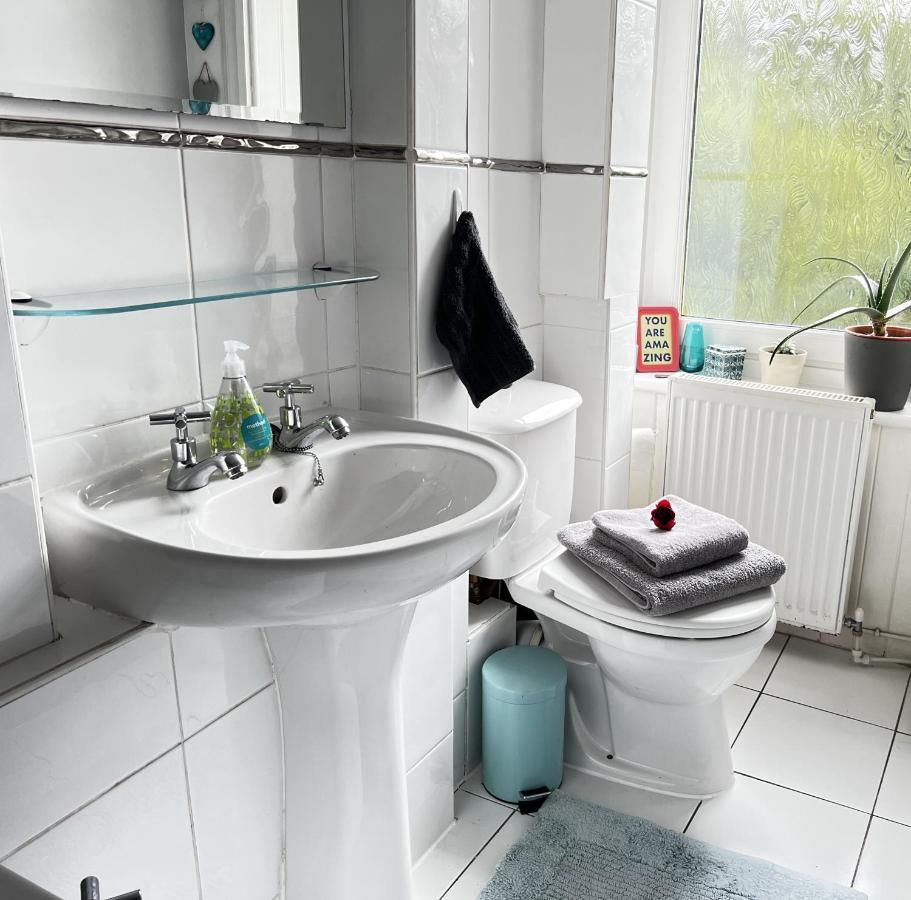 1 Bedroom Flat In Tolcross, Glasgow Top Floor. Extérieur photo