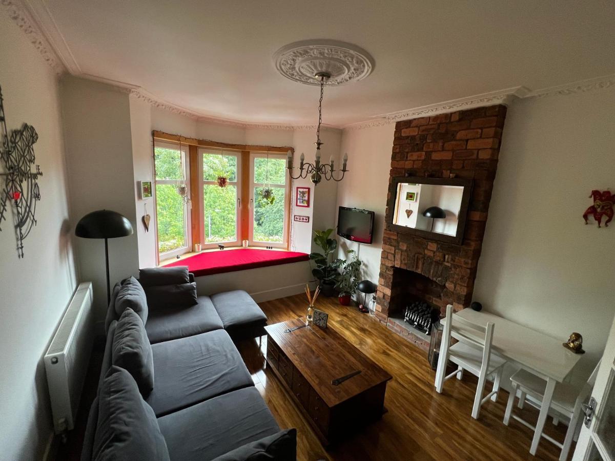 1 Bedroom Flat In Tolcross, Glasgow Top Floor. Extérieur photo