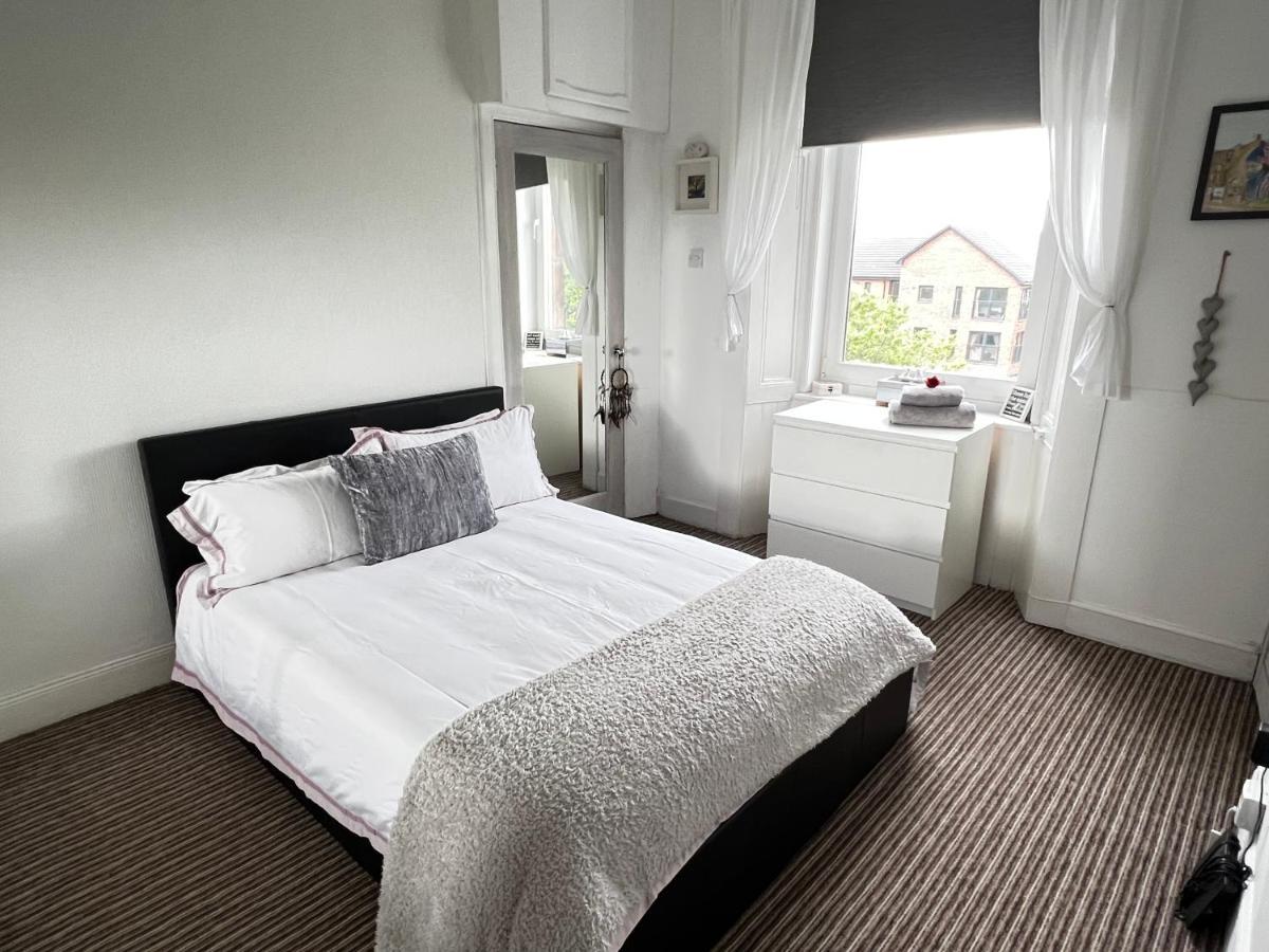 1 Bedroom Flat In Tolcross, Glasgow Top Floor. Extérieur photo