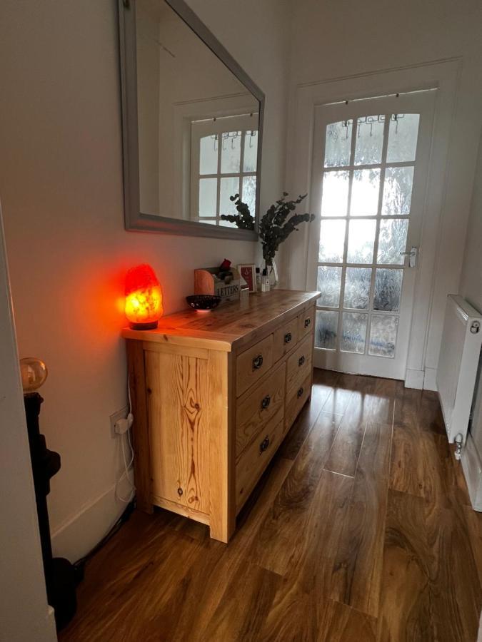 1 Bedroom Flat In Tolcross, Glasgow Top Floor. Extérieur photo